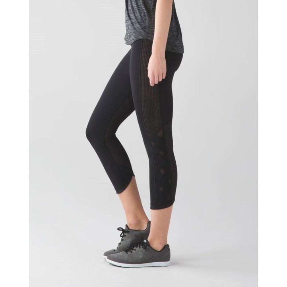 Lululemon Women’s Size 6 Full On Luxtreme Var-City Crop Black Leggings Stretch